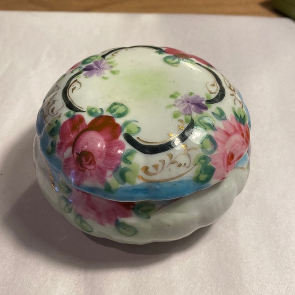 Trinket dish hand painted round with lid floral